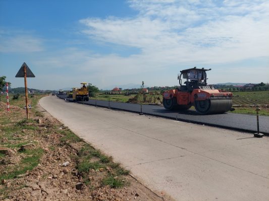 Rải thảm bê tông nhựa nóng